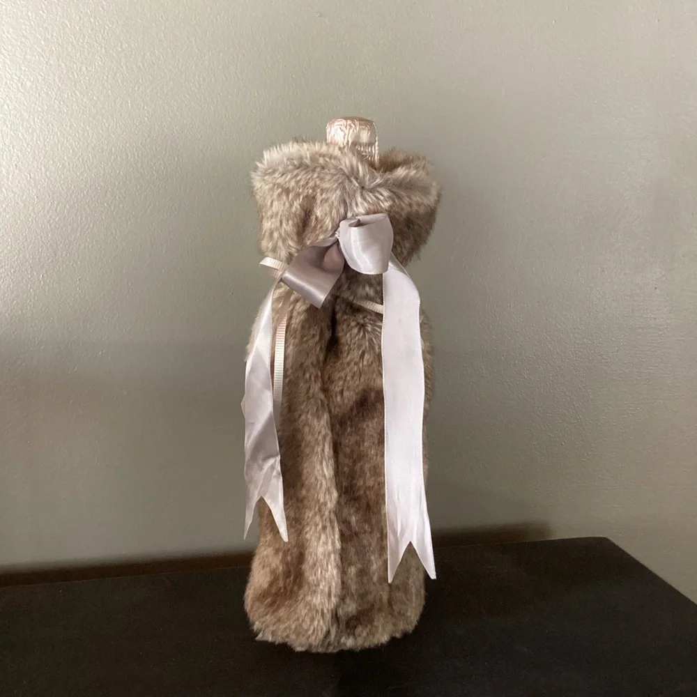WINE/CHAMPAGNE CHINCHILLA LUXURIOUS SOFT FAUX FUR GIFT BAG